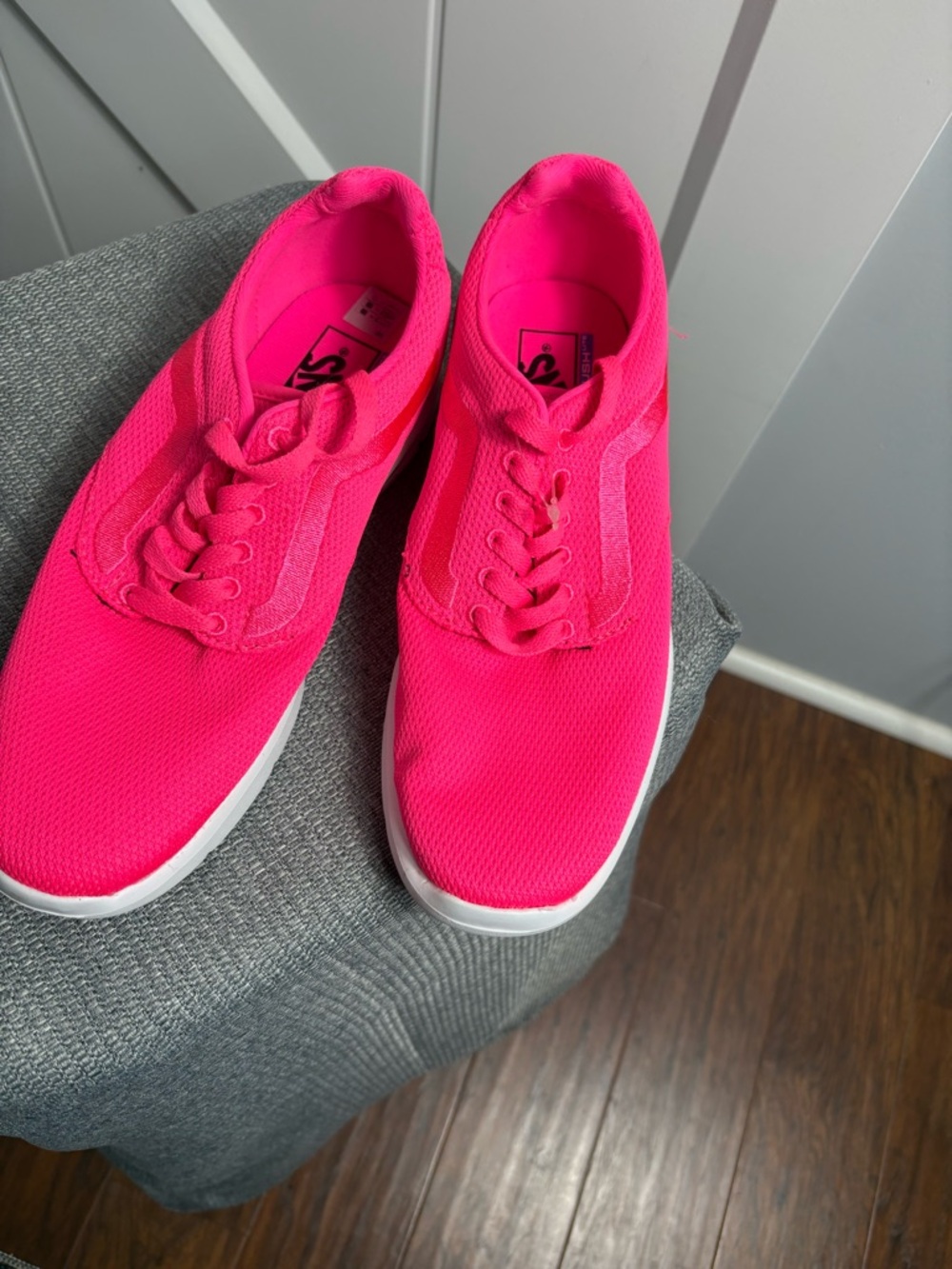 Vans Women’s Neon Pink Mesh Iso. Bears BMX & BS Men’s size 6.5